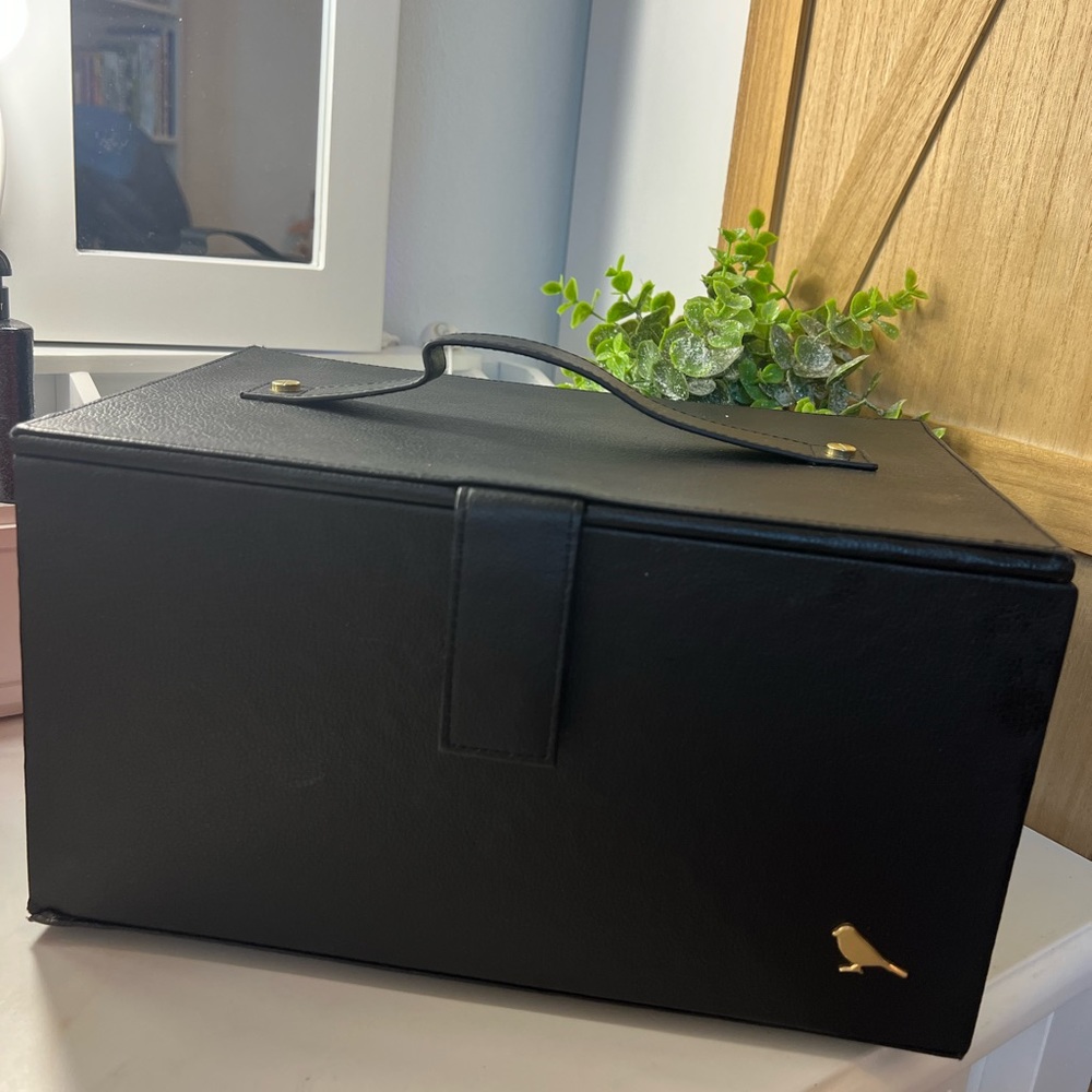 Kestrel Beauty Case
